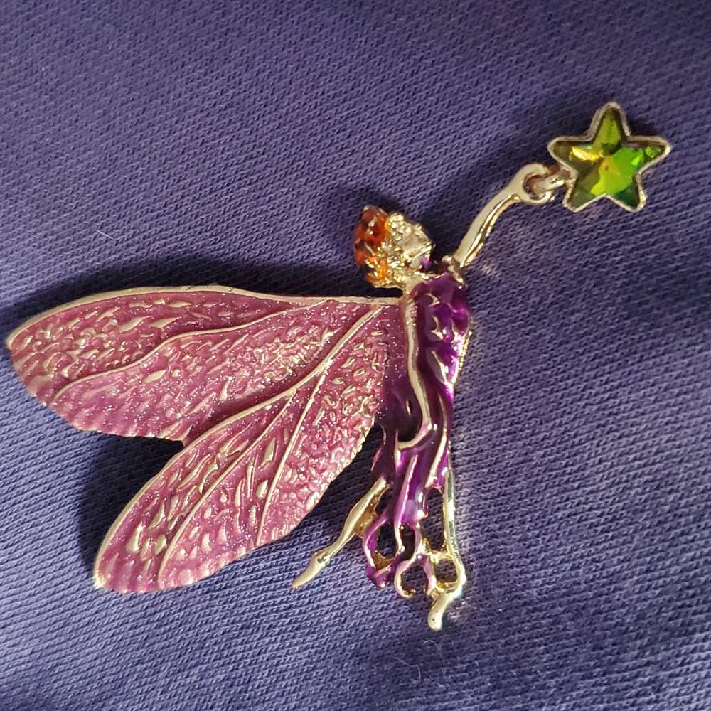 Elegant Fairy Brooch with‎ Pink Wings